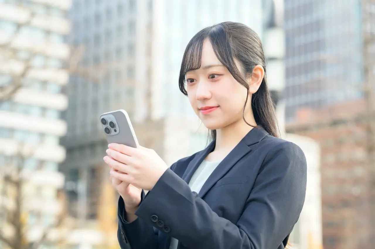 結婚報告を友達へ！自慢に見えないSNS投稿のコツや写真の選び方