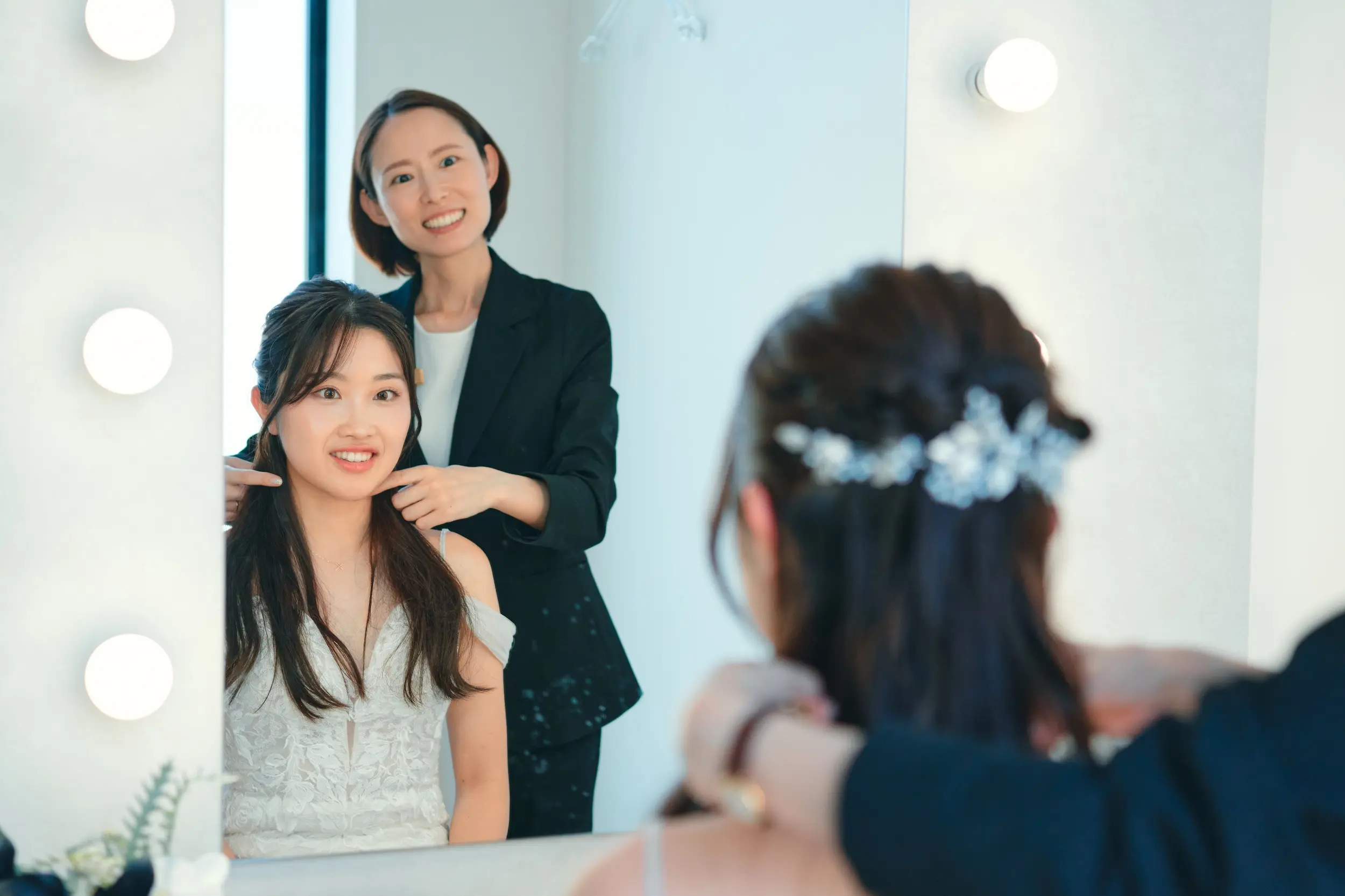 花嫁の結婚式ヘアアレンジ12選!ドレス・和装向けの髪型やアクセサリーを紹介