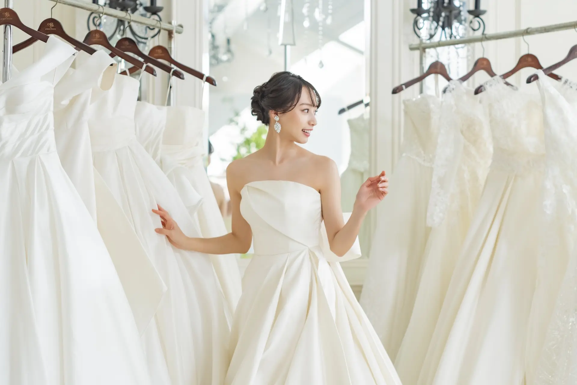 ブライダルフェアの試着は無料！ウェディングドレス選びで守るべきルールを解説