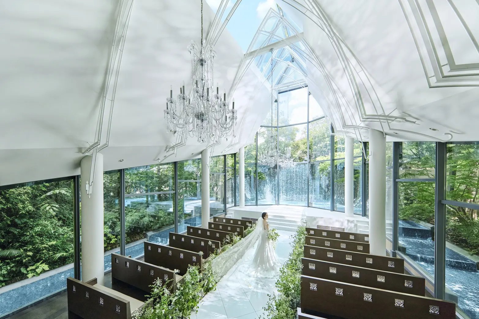 天高15m/バージンロード20ｍの独立型チャペル