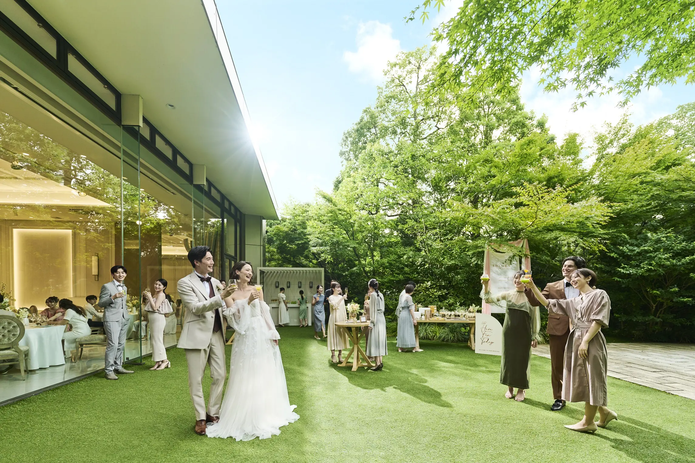 すべての披露宴会場に専用ガーデンが備えつけ