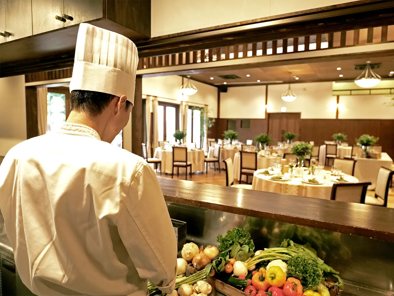 パーティ会場にオープンキッチンを併設