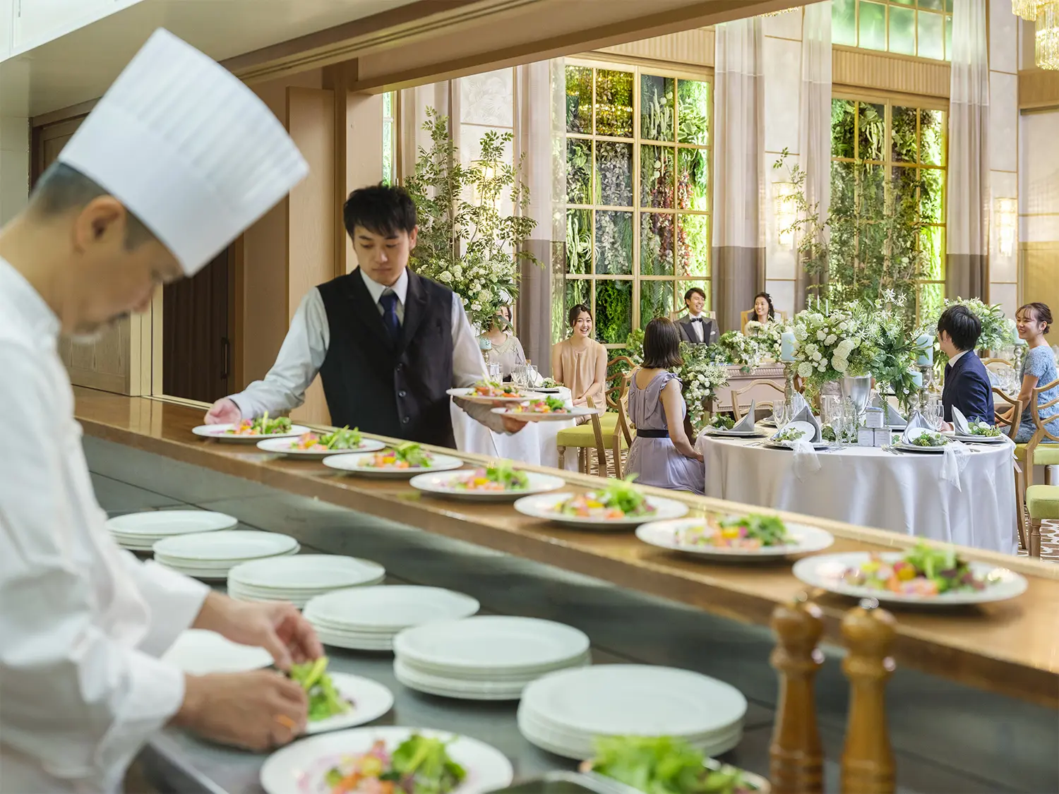 幅広い世代に愛される料理とともに
おもてなしの気持ちを伝えて