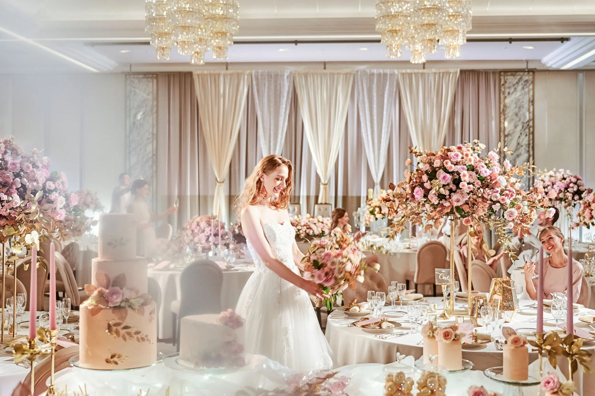 バリエーション豊かな装飾で華やかに彩る