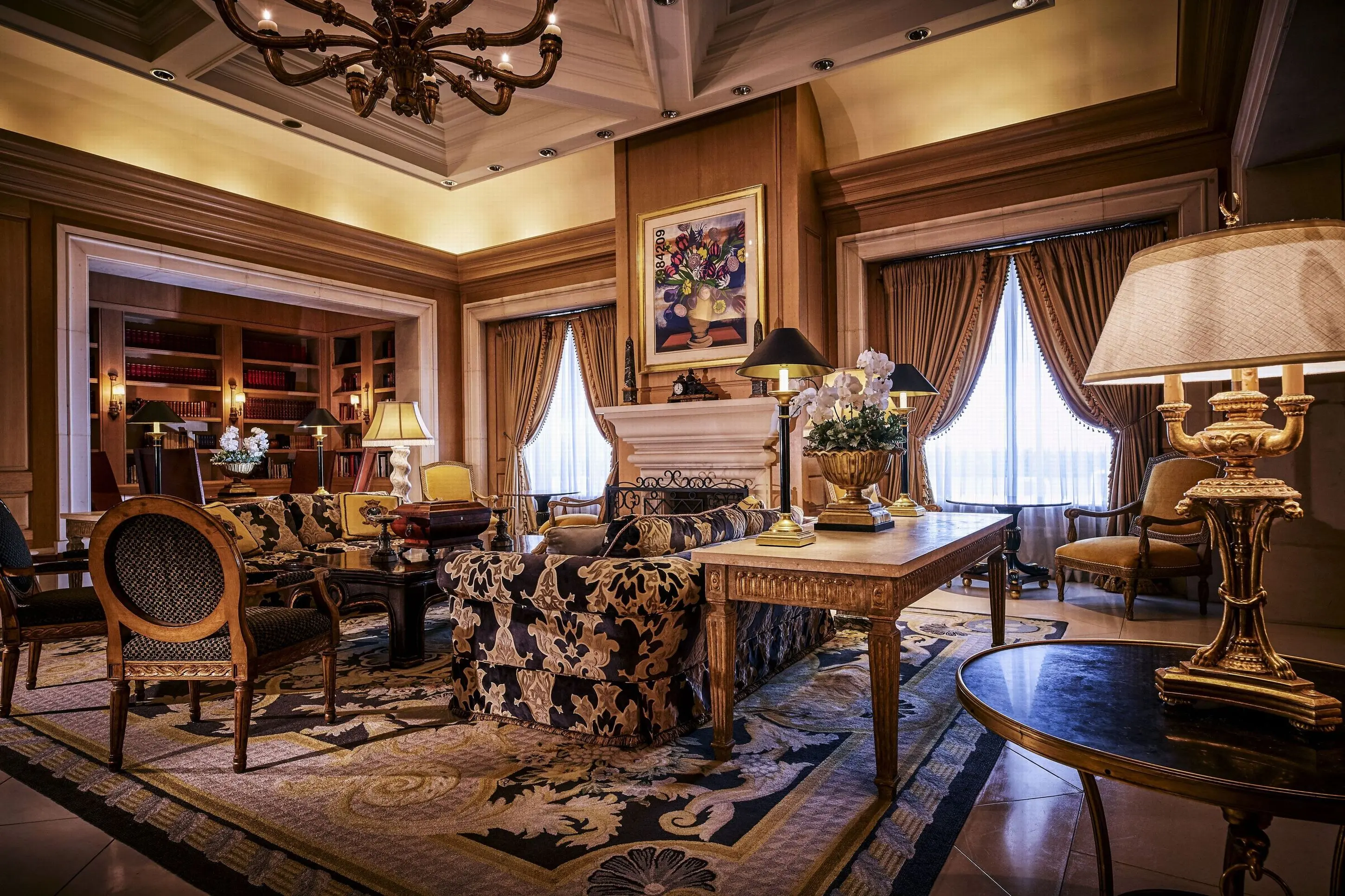 中世ヨーロッパの貴族邸を思わせるラグジュアリー感