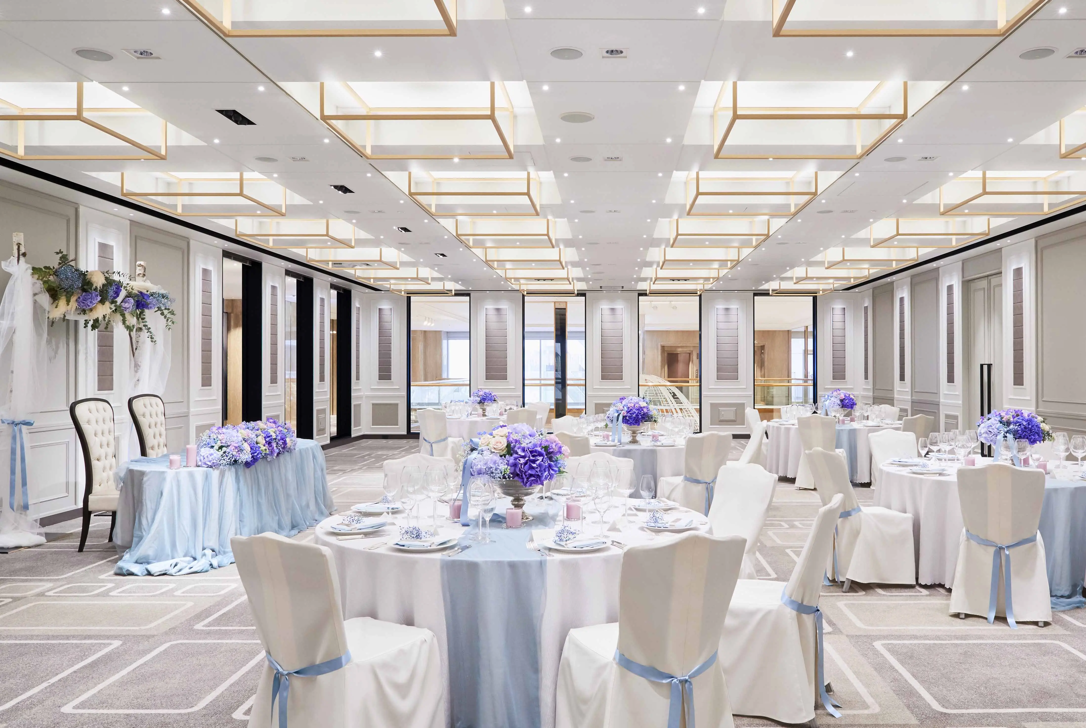 多彩なスタイルの披露宴会場からセレクトを