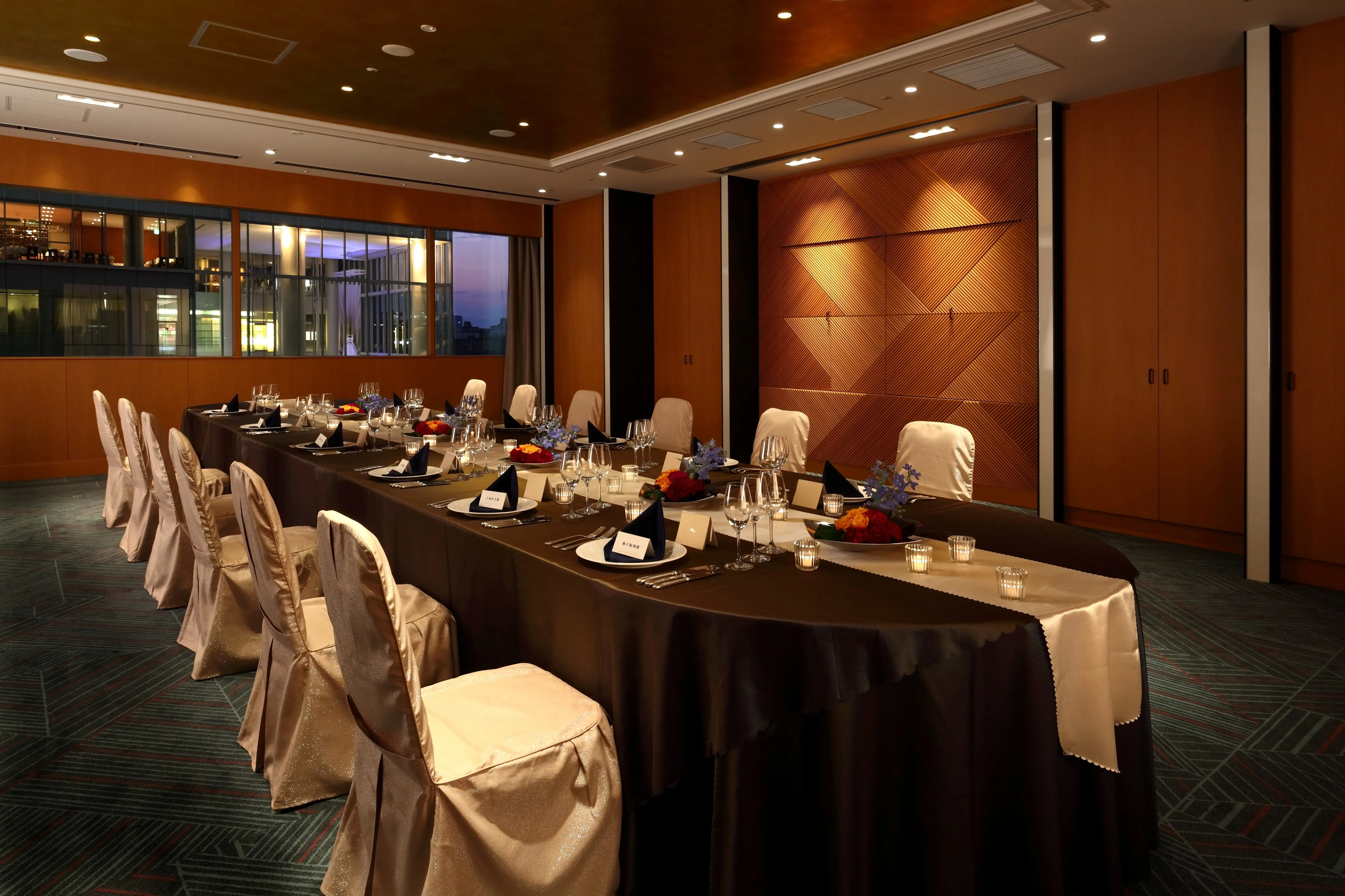 居心地の良い空間でディナー会食にも