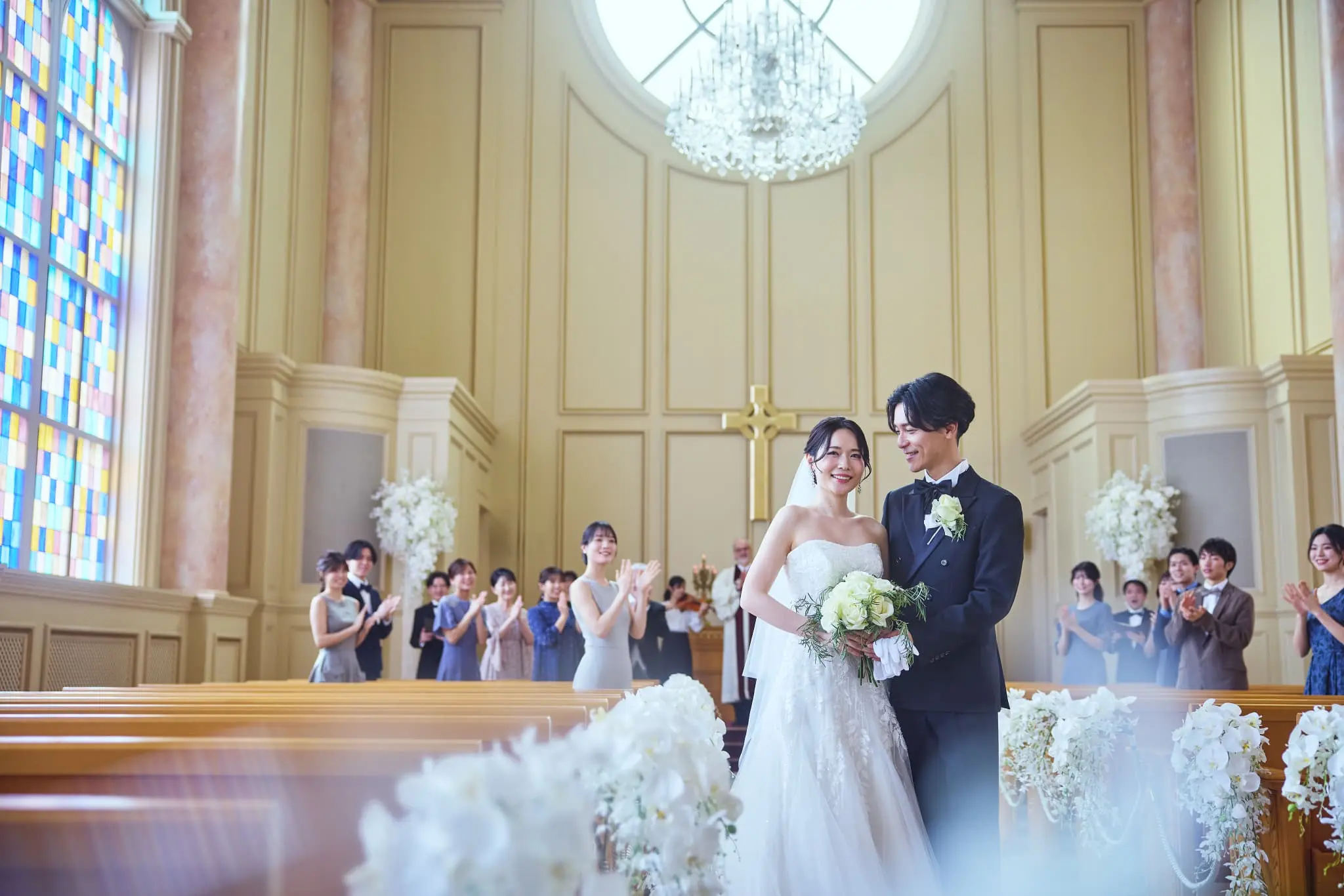 自然光が降り注ぐあたたかな大聖堂チャペル