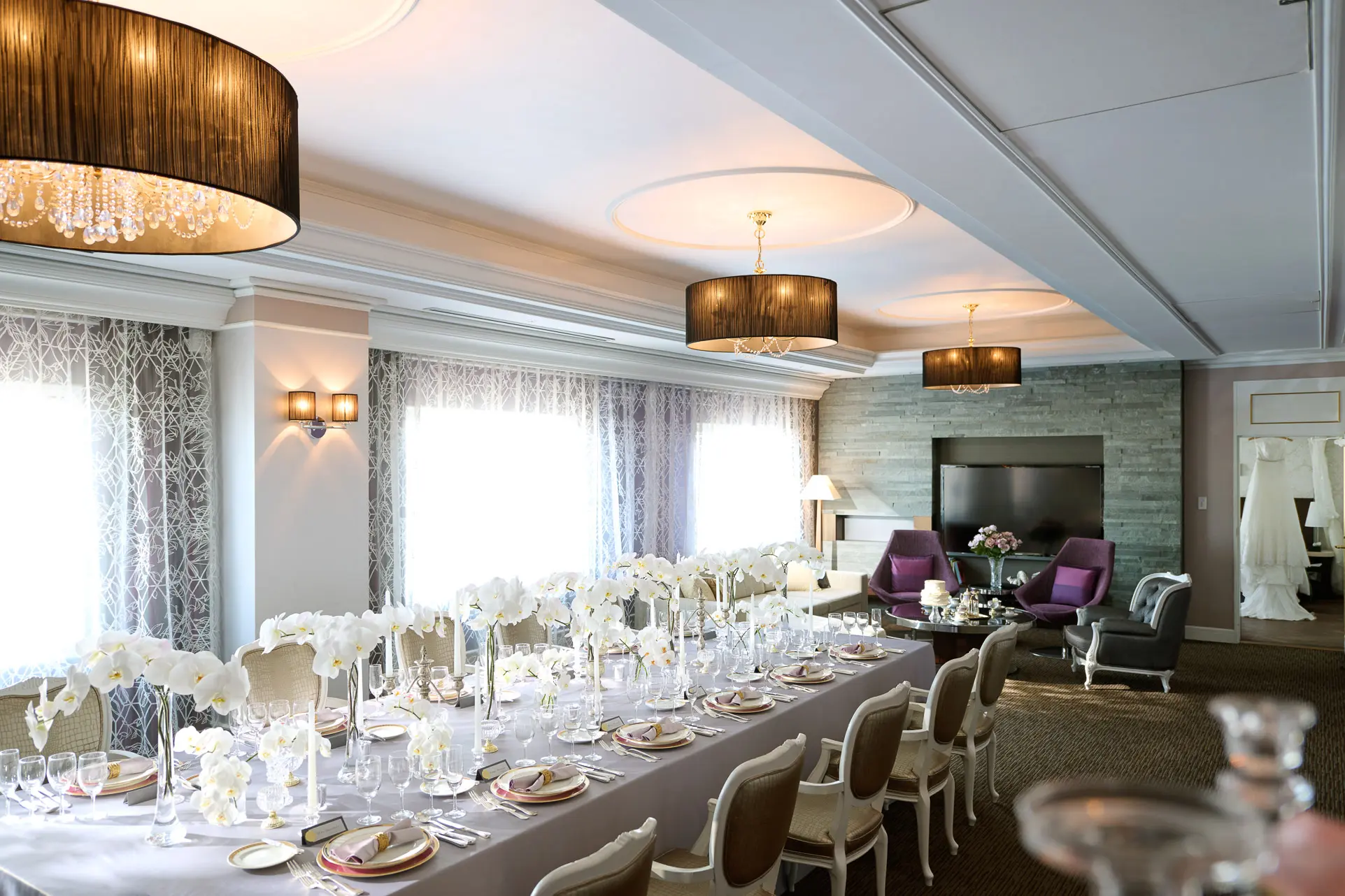 ホテル最上階のスイートルームを貸し切りにしたスカイバンケット